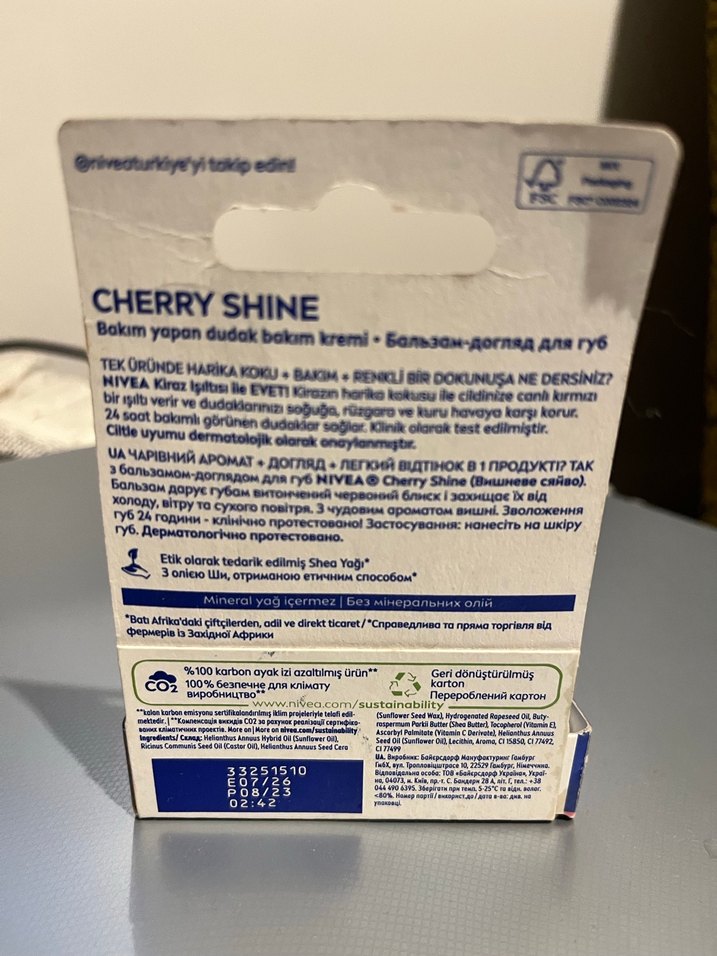 NIVEA Kırmızı Işıltılı Dudak Balmı - Görsel 2