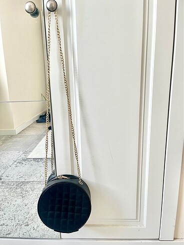 YUVARLAK ZİNCİR ASKILI ÇANTA