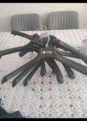 Siyah ve Gri Plastik Askılar OTRENC EKOL