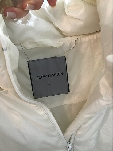 Beyaz şişme mont - Görsel 6