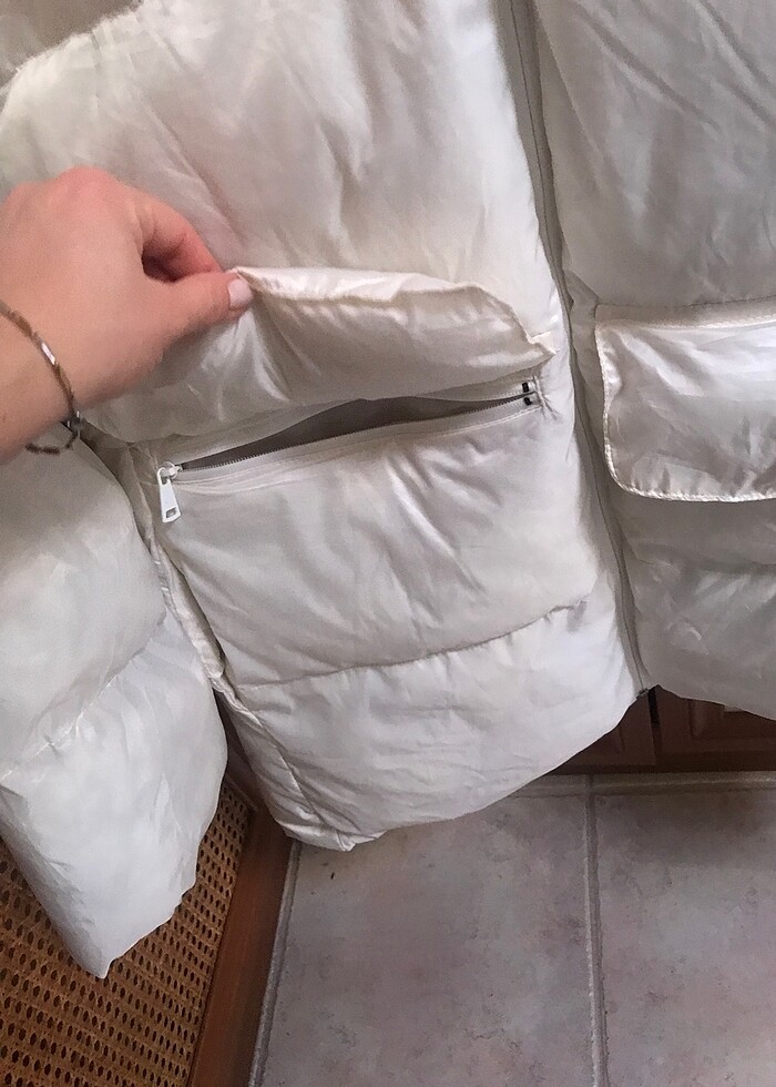 Beyaz şişme mont - Görsel 2