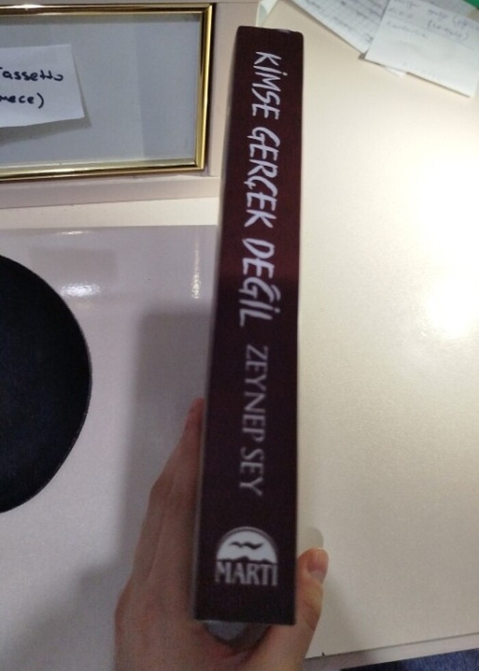 Kimse gerçek değil  - Görsel 3