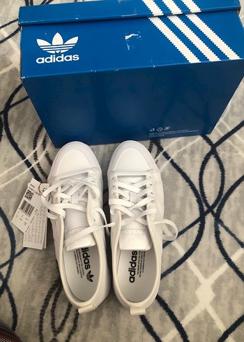 Kadın Beyaz Bağcıklı Spor Ayakkabı - Görsel 3