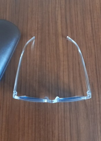 Şeffaf Çerçeveli Mavi Kadın Gözlüğü - Görsel 3