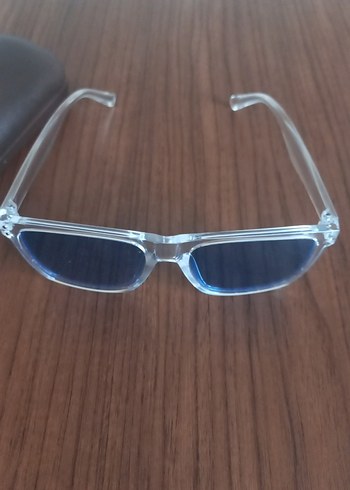 Şeffaf Çerçeveli Mavi Kadın Gözlüğü - Görsel 2