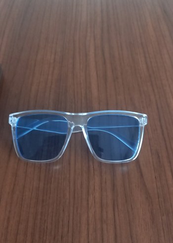 Şeffaf Çerçeveli Mavi Kadın Gözlüğü - Görsel 9