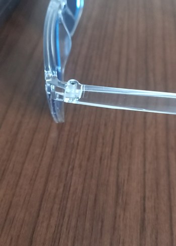 Şeffaf Çerçeveli Mavi Kadın Gözlüğü - Görsel 10