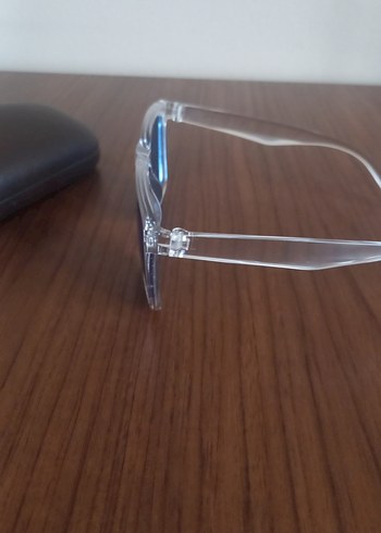 Şeffaf Çerçeveli Mavi Kadın Gözlüğü - Görsel 5