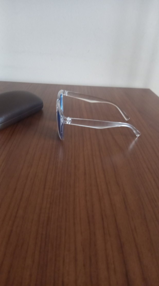 Şeffaf Çerçeveli Mavi Kadın Gözlüğü - Görsel 4