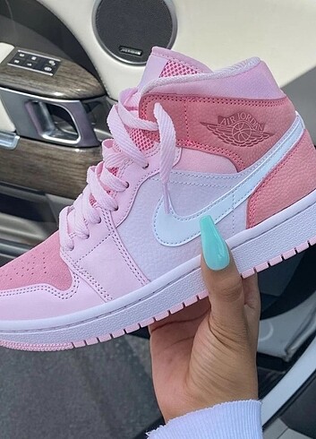 Nike Air Jordan 1 Mid ?Digital Pink? 
