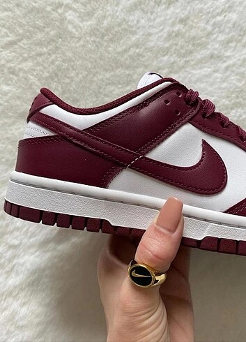 Nike Nike Dunk Low Bordeaux 