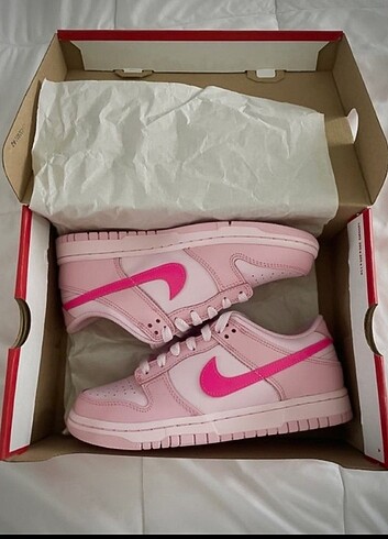 37,5 Beden Nike Dunk Low Triple Pink