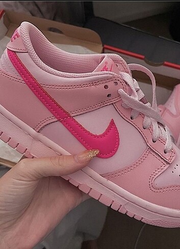 Nike Nike Dunk Low Triple Pink