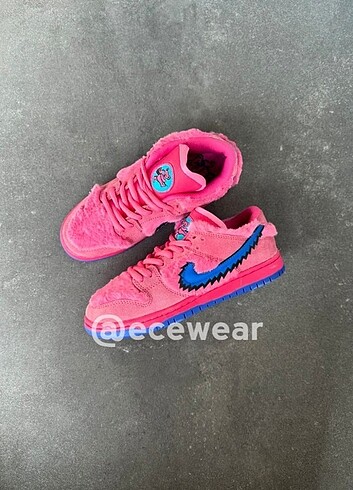 Nike SB Dunk Low Pro x Grateful Dead