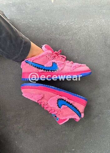 Nike SB Dunk Low Pro x Grateful Dead