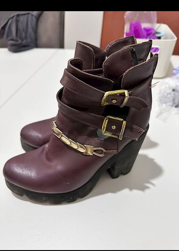 Bordo Yılan Desenli Tokalı Yüksek Topuklu Bot - Görsel 5