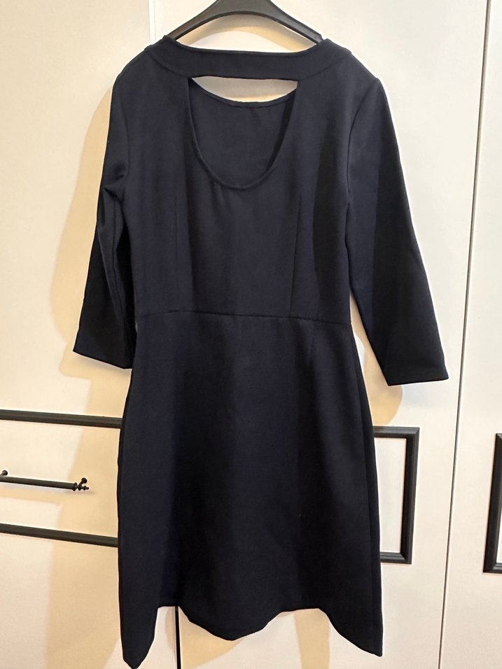 Kemer Detaylı Siyah Midi Elbise - Görsel 2