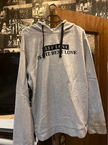 Az giyilmiş sweatshirt