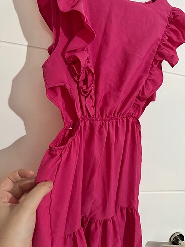 Diğer Yan detaylı pembe fırfırlı elbise