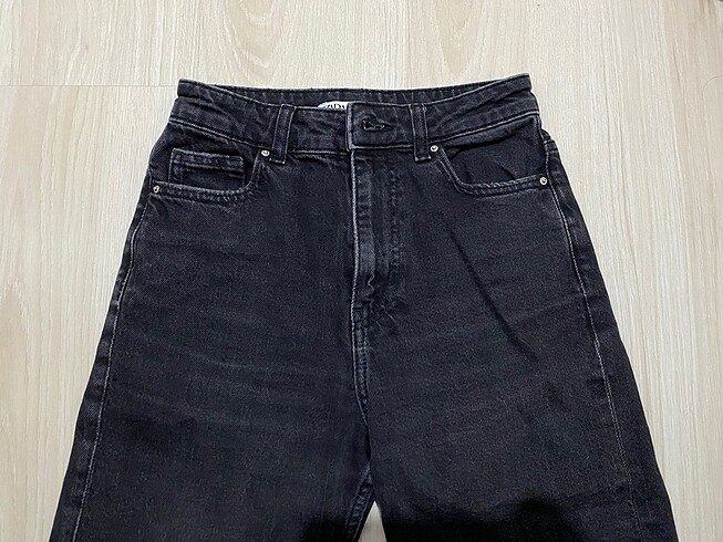 Zara Mom Fit Jean
