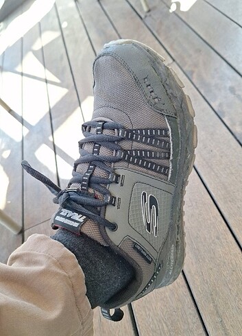 Skechers
