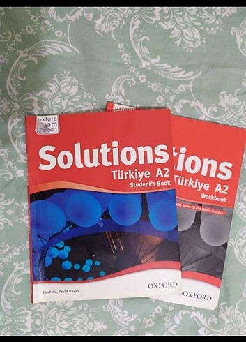 oxford solutions A2 student's book ve workbook 