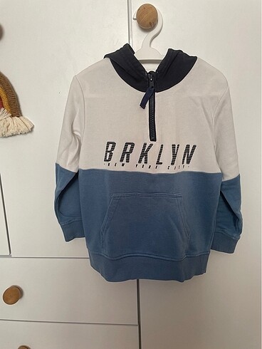 H&M sweatshirt