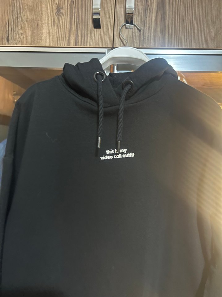 Siyah Kapüşonlu Uzun Kollu Sweatshirt - Görsel 2