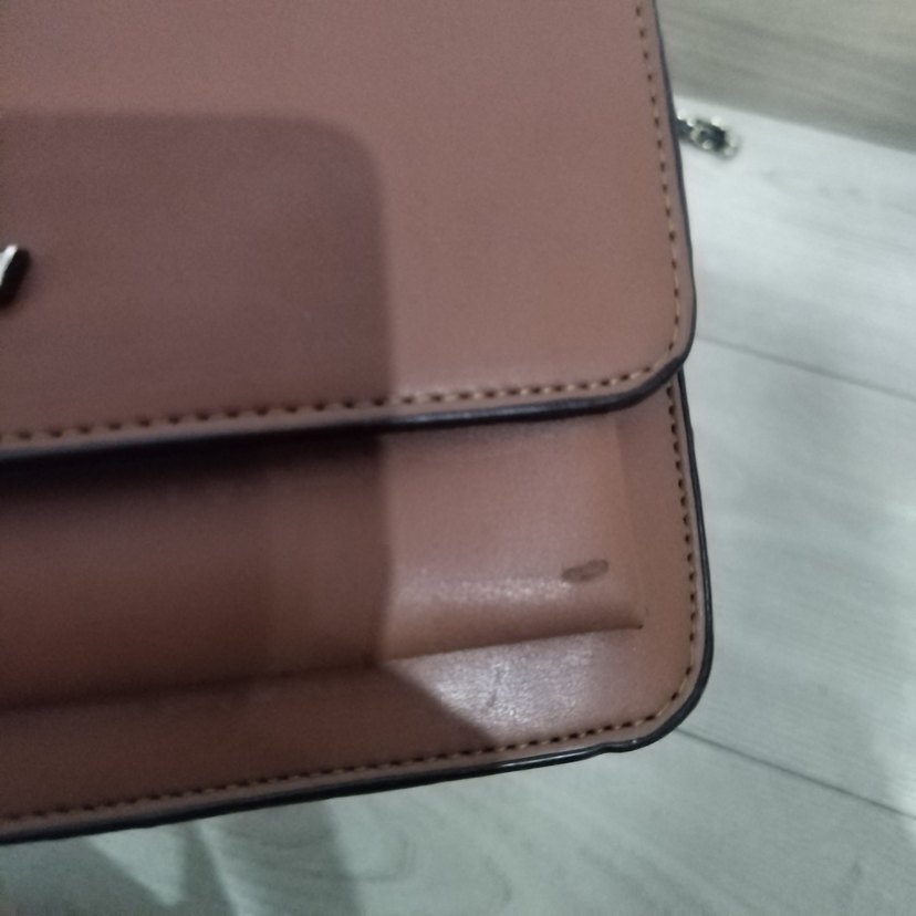 Kahverengi Zincir Detaylı Deri Kadın Çanta orjinal degil - Görsel 2