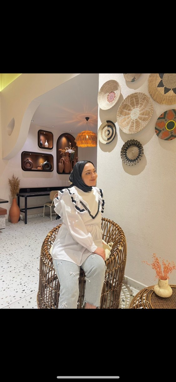 Beyaz fırfırlı tunik - Görsel 2