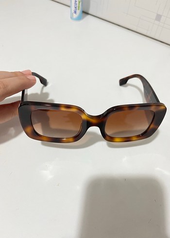 Burbery Leopar Renkli Güneş Gözlüğü - Görsel 4