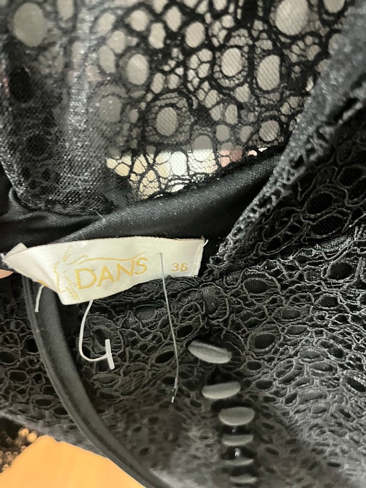 Siyah Dantel Detaylı Midi Elbise - Görsel 4