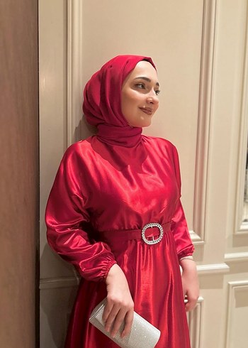 Kırmızı saten abiye - Görsel 2