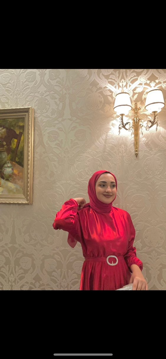 Kırmızı saten abiye - Görsel 3