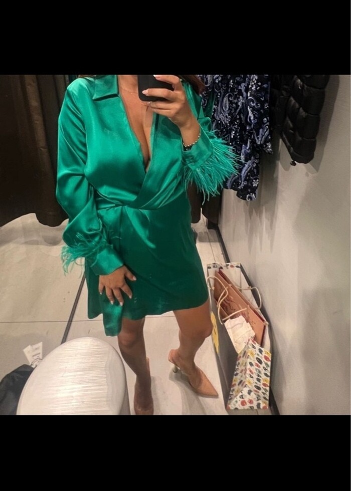 Muhteşem saten elbise - Görsel 4