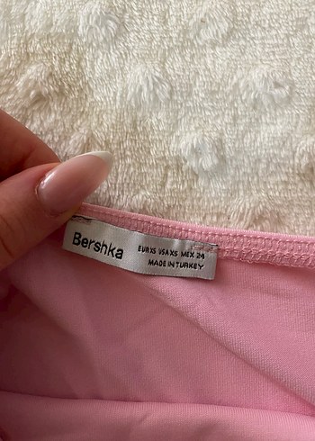Bershka pembe straplez crop - Görsel 2