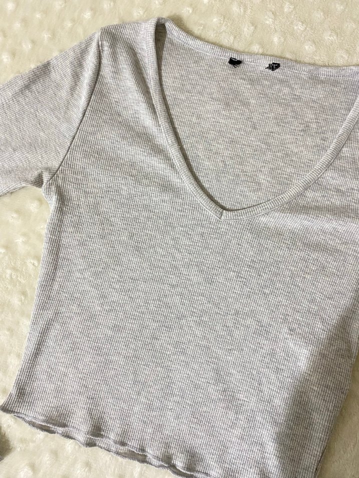 Gri V Yaka Uzun Kollu bluz - Görsel 2