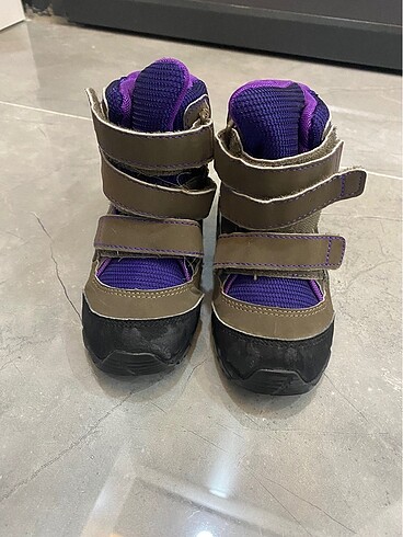 Adidas 23 numara çocuk botu