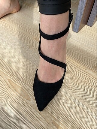 siyah şerit detaylı stiletto