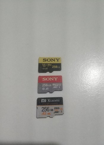 Çok Renkli 256 GB Sony ve Xiaomi Hafıza Kartları