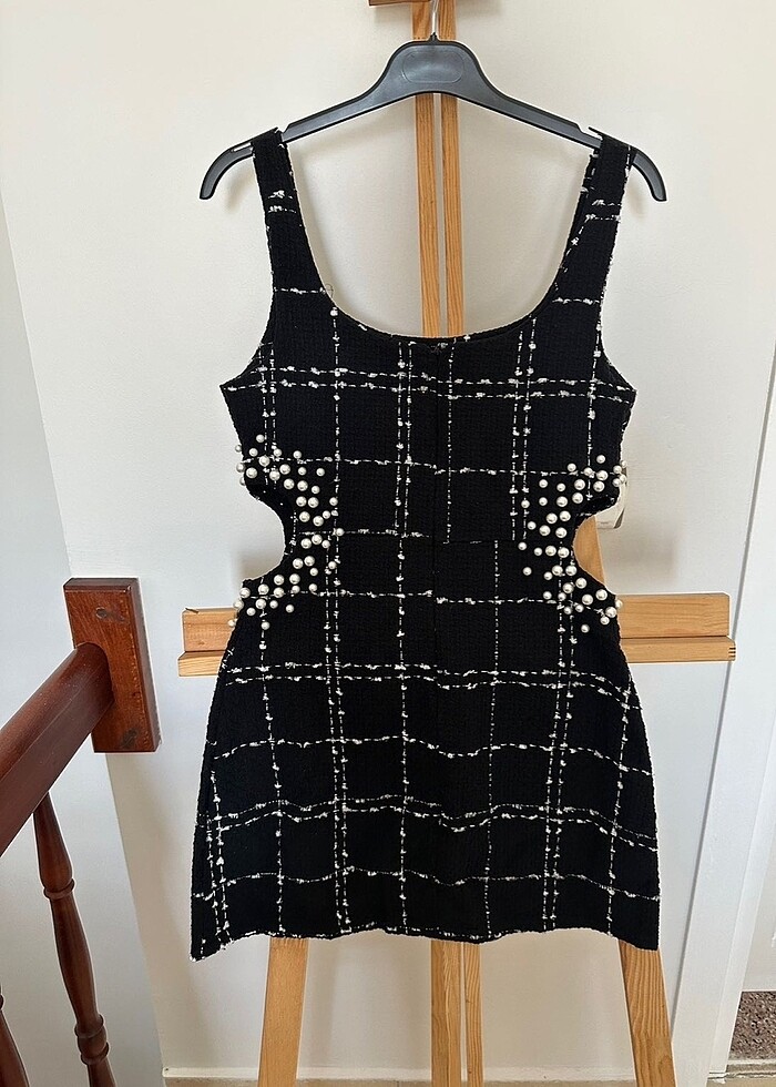 İncili siyah kısa elbise - Görsel 2