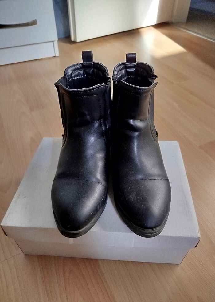 Siyah bot - Görsel 2