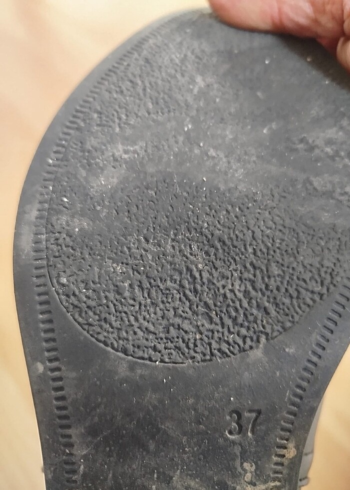 Siyah bot - Görsel 3