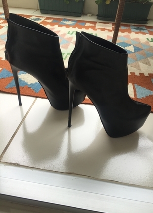 Siyah bootie