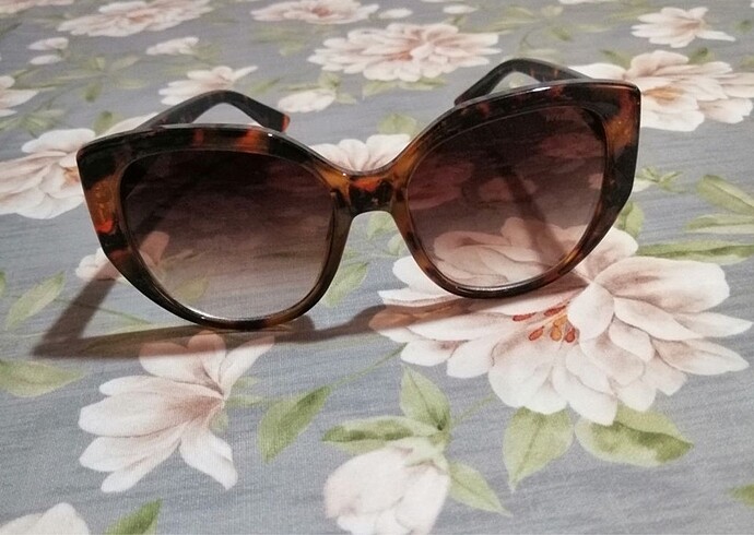 Burberry kadın güneş gözlüğü