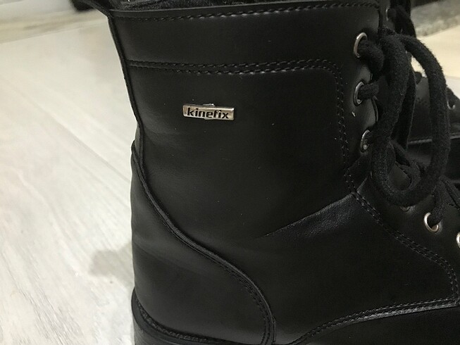 Kinetix Siyah kadın bot