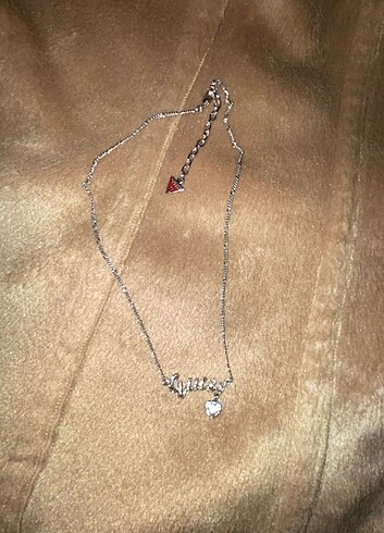 Guess Guess kolye