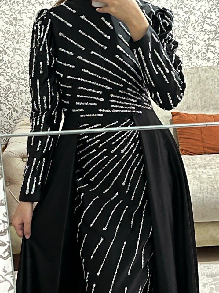 Siyah İşlemeli Drapeli Uzun Kollu Abiye Elbise - Görsel 2