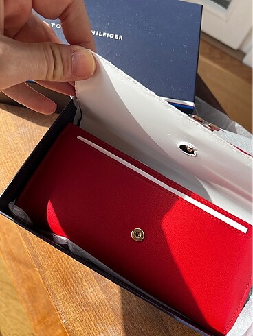  Beden Tommy Hilfiger kırmızı cüzdan