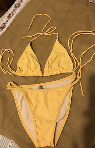 Sarı bikini takımı 